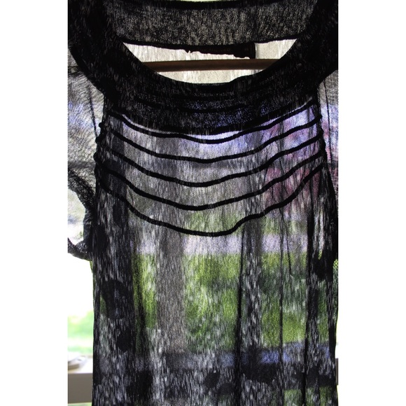 Limited Semi Sheer Dotted Top XS Preowned - Picture 6 of 7